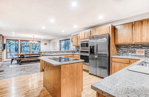Rhododendron House | Modern Getaway with Private Hot Tub & Game Room Awaits