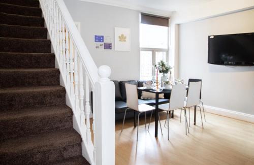 Luton Apartment | Ideal House for Teams: Child-Friendly with a Kitchen