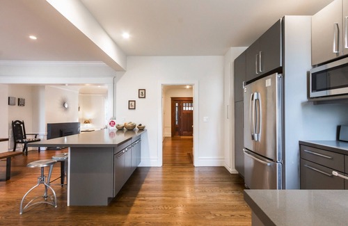 Bernal Heights House | Stylish Tri-Level House with Rooftop Views & Pool Access