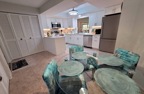 Sarasota Villa | Beachside Villa with Pool & Spa - Guest Rated 9.8/10