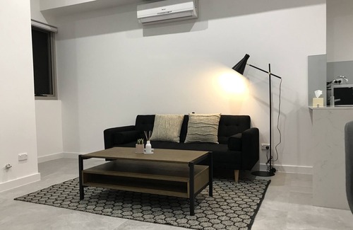 Asquith Apartment | Modern/Split Lvl/Walk to Station/Coles/Netflix