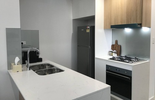 Asquith Apartment | Modern/Split Lvl/Walk to Station/Coles/Netflix