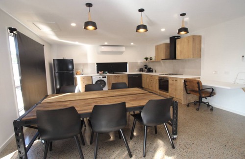 Horseshoe Bay House | Stylish Stay in the Bay with Family-Friendly Amenities