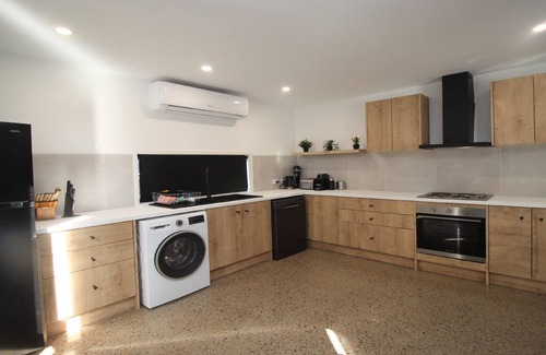 Horseshoe Bay House | Stylish Stay in the Bay with Family-Friendly Amenities