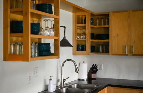 Grantville House | Idyllic Retreat: Modern Strawbale on 10 Private Acres