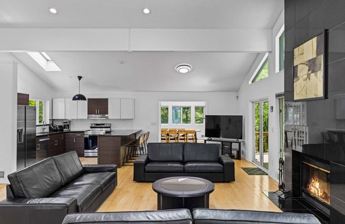 Bushkill House | Contemporary Streamfront Retreat with Spa and Hot Tub