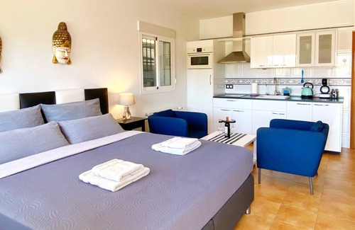 Canillas de Aceituno Apartment | Modern Studio with Pool and Ocean View Near Mountains