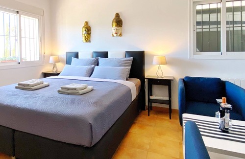 Canillas de Aceituno Apartment | Modern Studio with Pool and Ocean View Near Mountains