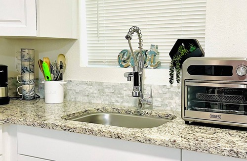 Walsingham Apartment | Modern Studio Retreat, Just 8 Minutes to the Beach!