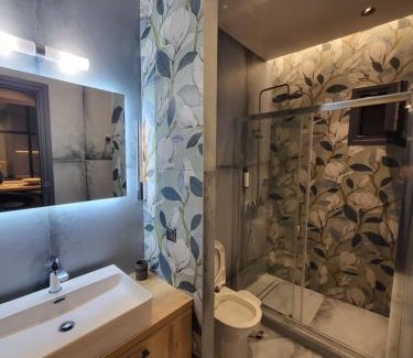 Veroia Apartment | Modern Studio 2: Family-Friendly Stay in Veria Center