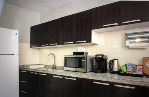 Wilshire Center Apartment | Modern Studio Apartment in Koreatown with Kitchen Access