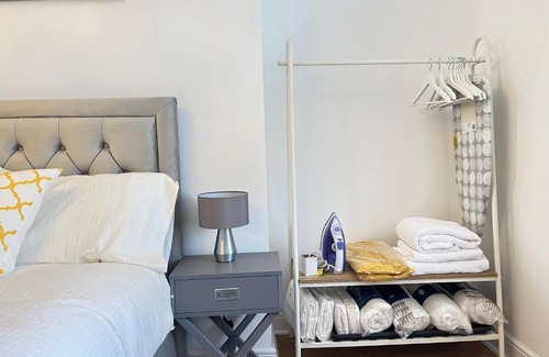 Stepney Green Apartment | Modern Studio Apartment in Central London for Families