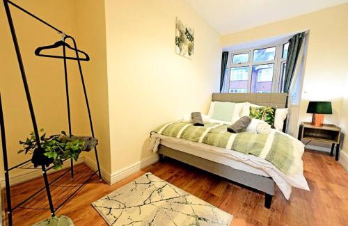 Luton Apartment | Modern Studio Apartment - Near Luton Station