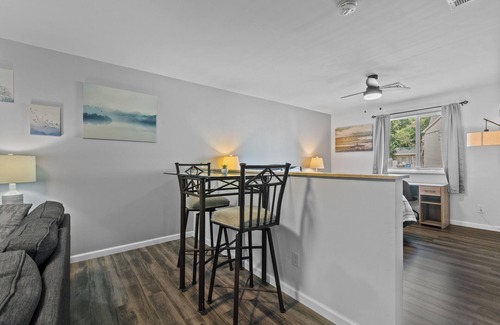 Festus Apartment | Modern Studio Apartment in the center of town, private parking & WIFI
