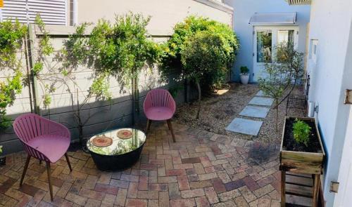 Rondebosch Apartment | Budget-Friendly Modern Studio Apartment - Child Friendly Retreat
