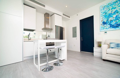 Seven Mile Beach Apartment | Experience The Grove 1BR Apt with Rooftop Pool & Ocean View