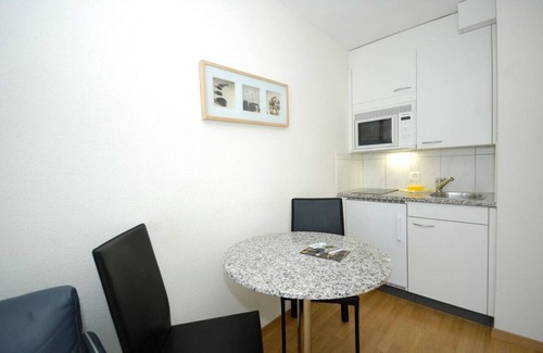 District 6 Apartment | Modern studio city center (Crown 33)