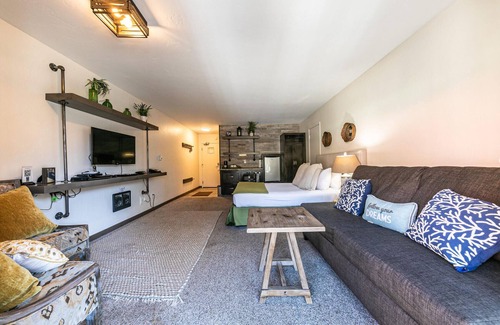 Truckee Condo | Explore Lodgette Deluxe with Lake View & Family Amenities