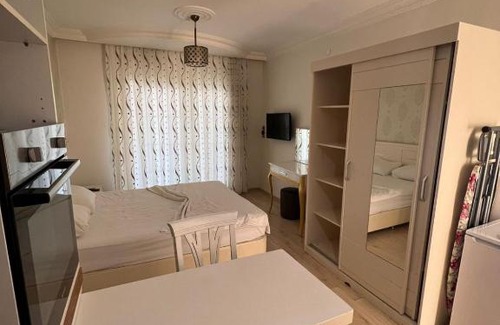 Akbuk Apartment | Modern Studio Flat in Didim with Pool & Hot Tub Access
