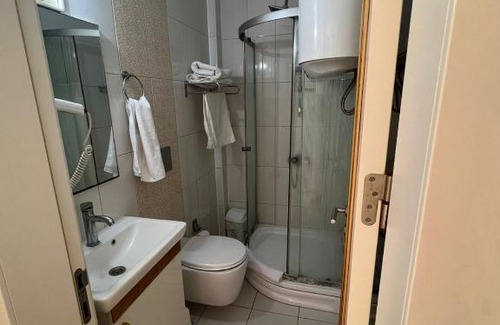 Akbuk Apartment | Modern Studio Flat in Didim with Pool & Hot Tub Access