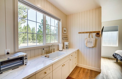 Sunriver Apartment | Stylish Studio in Bend, Close to Sunriver Resort!