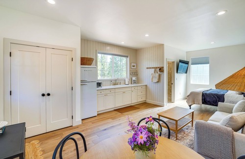 Sunriver Apartment | Stylish Studio in Bend, Close to Sunriver Resort!
