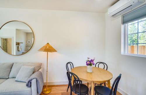 Sunriver Apartment | Stylish Studio Retreat Near Sunriver Resort with Hot Tub