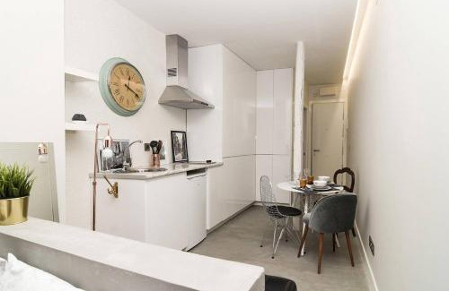 Embajadores Apartment | Eco-Friendly Studio on Embajadores Street with Hot Tub