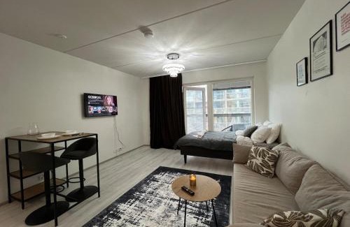 Keskinen District Apartment | Modern Studio in Kalasatama, Hki