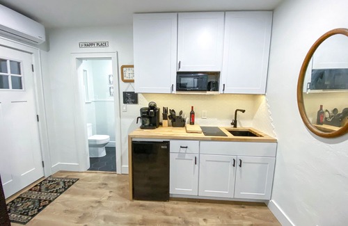 Grants Pass Apartment | Trendy Studio Retreat in Grants Pass, Pet and Child Friendly