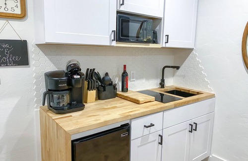 Grants Pass Apartment | Trendy Studio Retreat in Grants Pass, Pet and Child Friendly