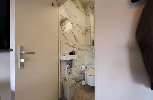 Stratum Apartment | Modern Studio in Vibrant Eindhoven