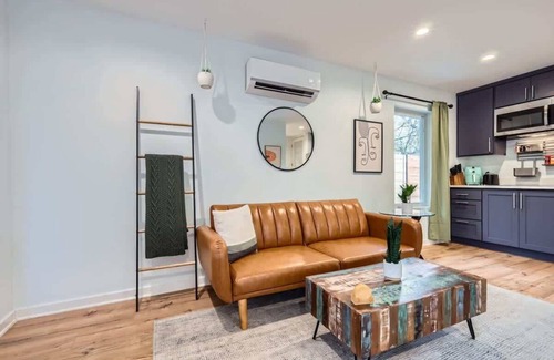 Holly House | Modern Studio in Walkable Holly District