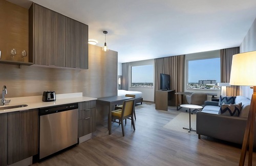 Xcumpich Hotel | Modern Studio l Residence Inn l King Bed + Kitchen + Desk