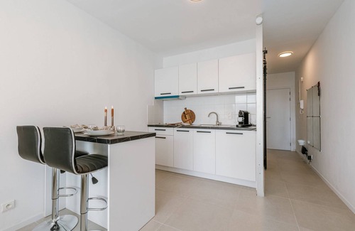 Raversijde Apartment | Modern Studio Steps from the Beach with Ocean Views