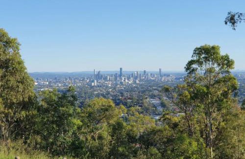 Sunnybank House | Modern Studio Retreat in Heart of Sunnybank