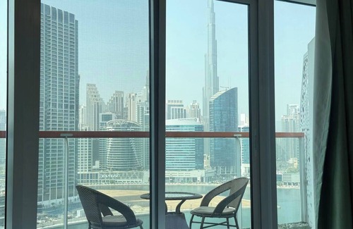 Business Bay Apartment | Modern Studio w/Iconic Burj Khalifa & Canal Views
