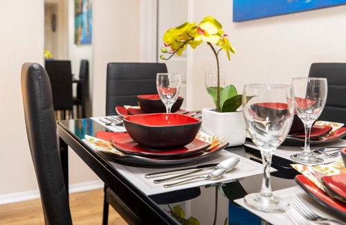 Centrepointe Apartment | Stylish Studio with King Bed in Central Ottawa