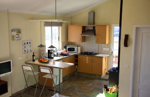 La Sabinita Apartment | Sunny Studio with Roof Terrace & Sea Views - Rated 10/10