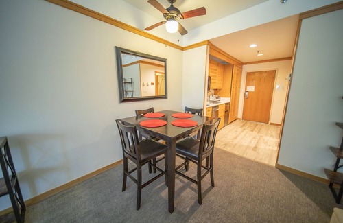Mountain House Condo | Inviting Studio with Outdoor Hot Tubs - Perfect for Summer