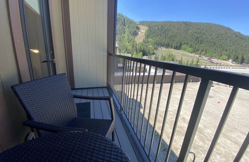 Mountain House Condo | Modern Studio with Balcony & Spa, Rated 9.8 by Guests