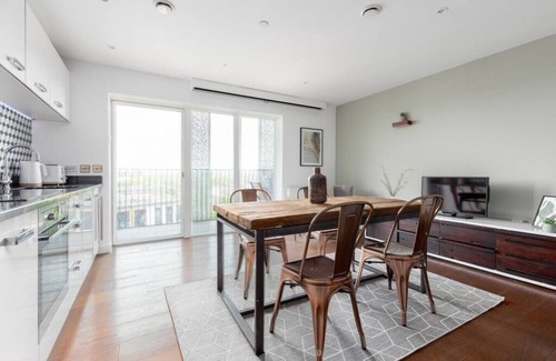 Hackney Central Apartment | Stylish Hackney Studio Apartments with Spa & Family Amenities