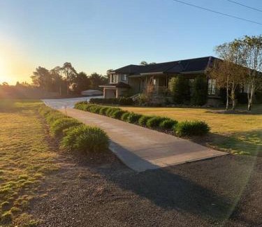 Guyra Apartment | Elevated Studio Experience with Fabulous Views & Family Friendly
