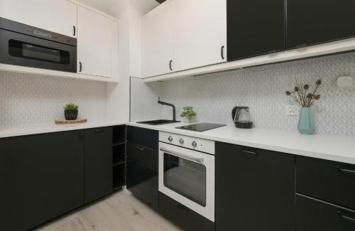 Lodz Apartment | Stylish Modern Studio Wróblewskiego with Balcony & Parking