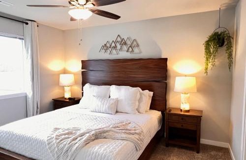 Spokane Valley House | Modern Comfort: KING Bed, Free Wi-Fi & Garage Access