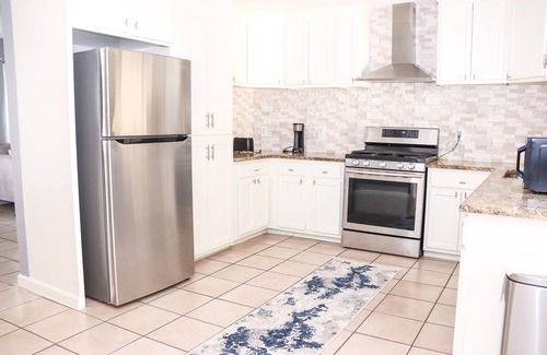 Dallas House | Stylish Minimalistic Home with Family-Friendly Amenities