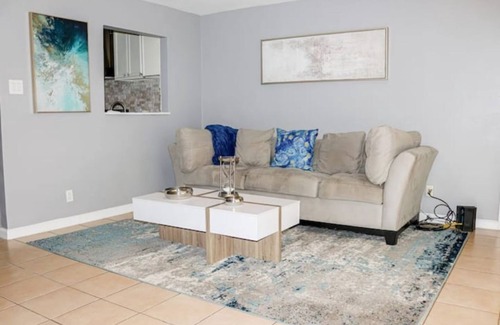 Dallas House | Stylish Minimalistic Home with Family-Friendly Amenities