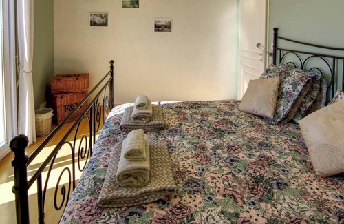 Duras Villa | Modern Villa with Private Heated Pool, Steps from Duras