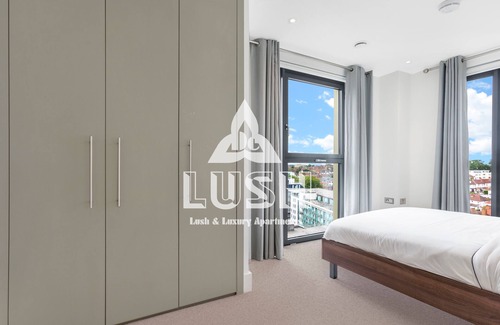 Wembley Park Apartment | Stylish 2-Bedroom Penthouse Steps from Wembley Stadium