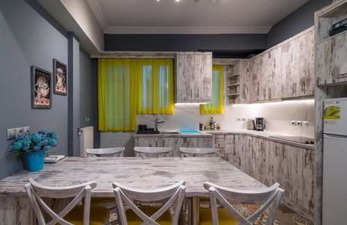 Omonia House | Stylish Apartment in the Heart of Athens with Breakfast